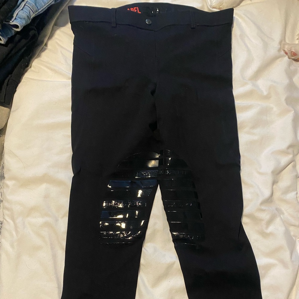 Elation Red Label riding pants in black, size L. Like new condition.